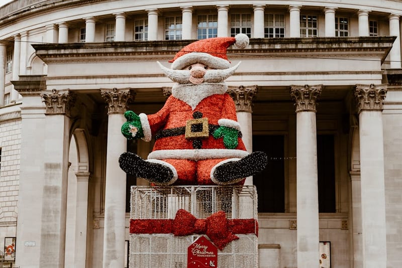 Père Noël Géant Assis - Grande Décoration de Noël