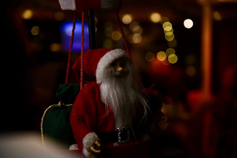 Père Noël dans sa Montgolfière - Sujet Décoratif